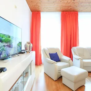 Classic Apartment I Close To Main Station I 10 Minutes To Belvedere Apartment